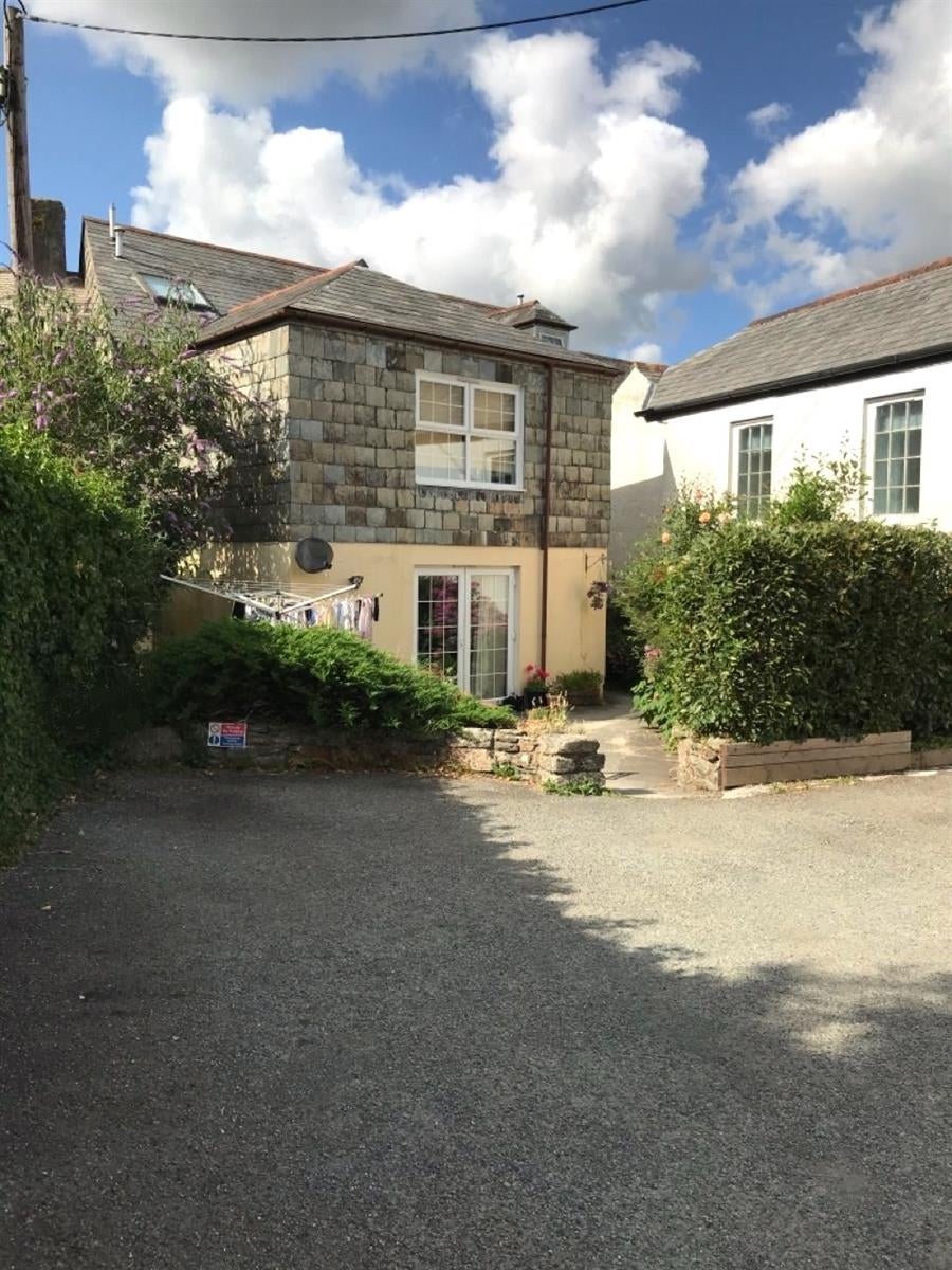Flat Broad Street in St. Columb Major