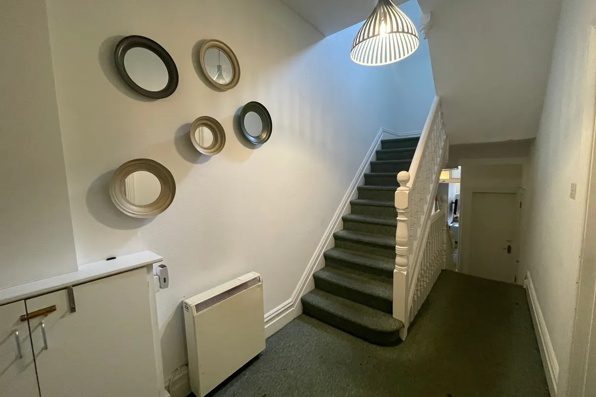 Room Poole Road in Poole