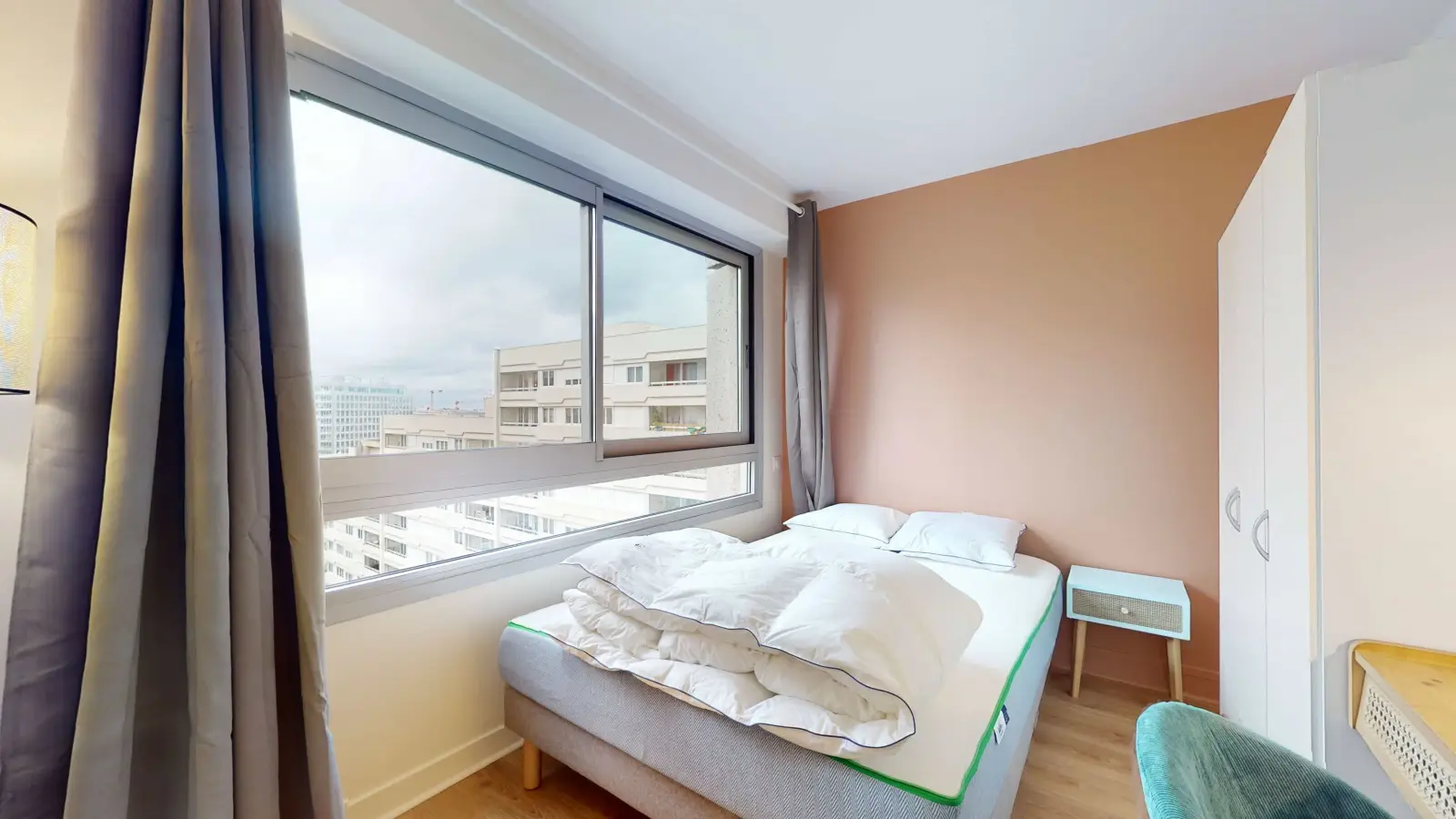 Flat Square Henri Regnault in Courbevoie