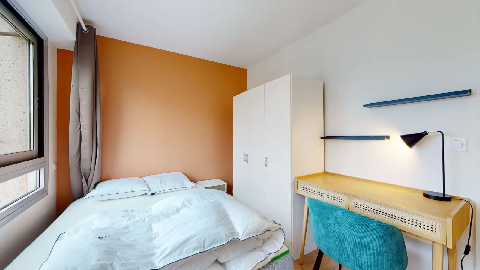 Flat Square Henri Regnault in Courbevoie