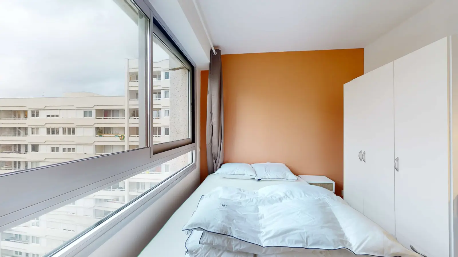 Flat Square Henri Regnault in Courbevoie