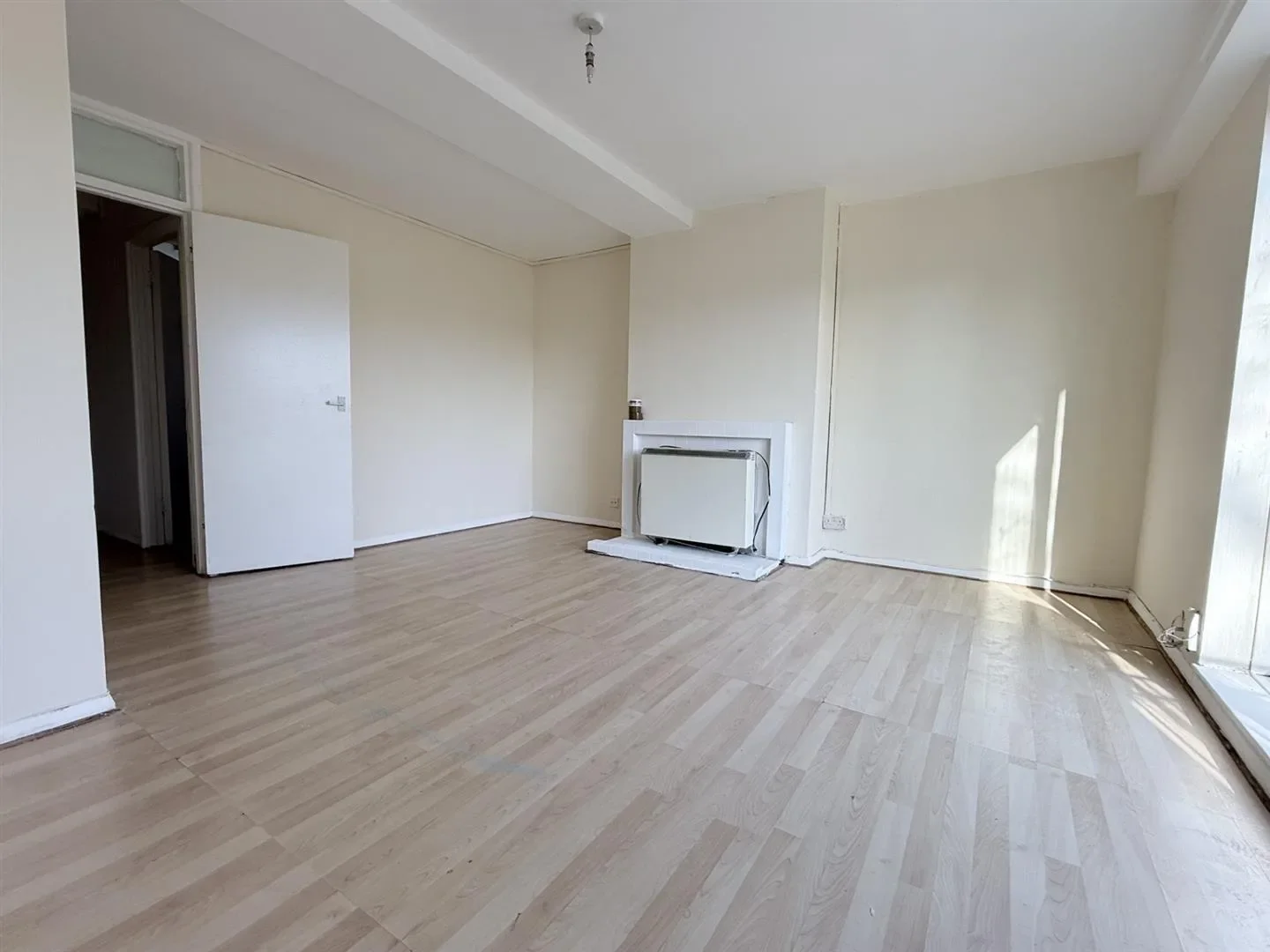 Flat Uffington Road in Greater London