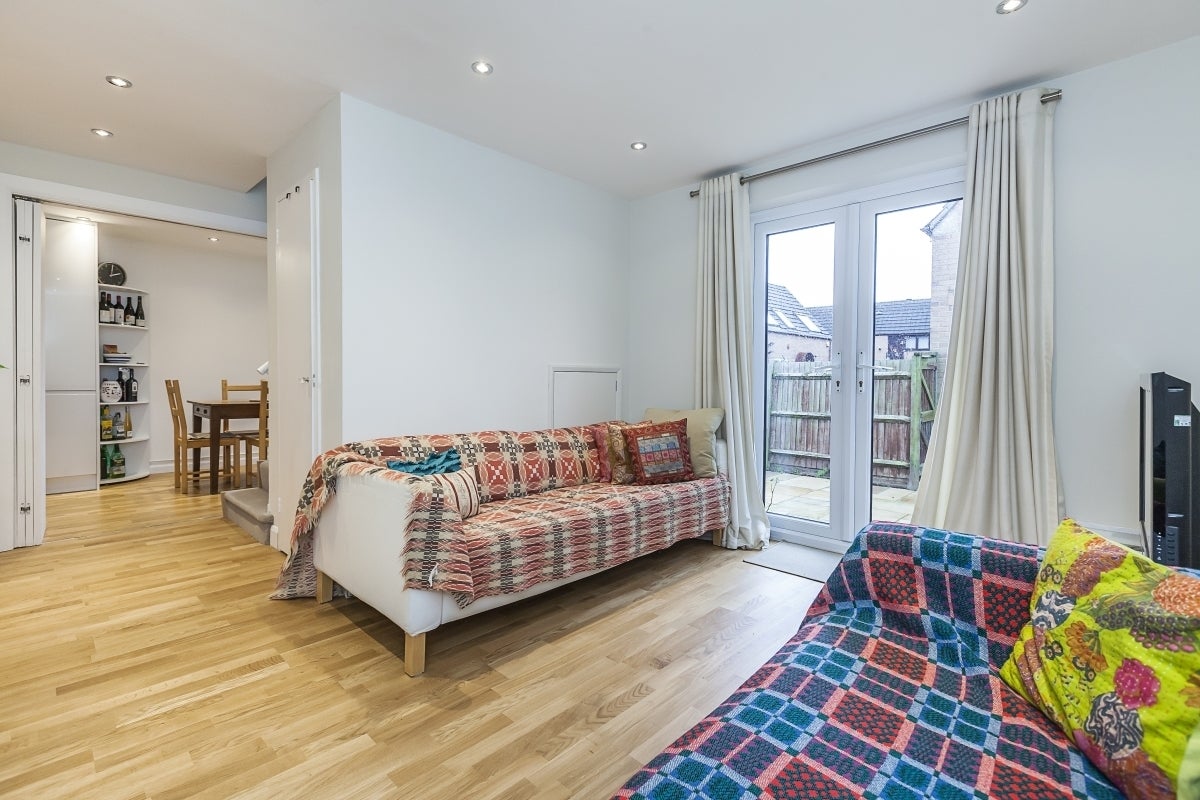 House Capstan Way in Greater London