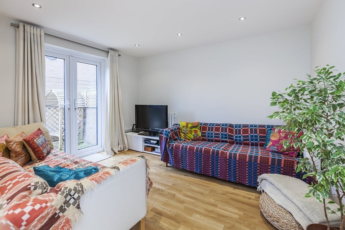 House Capstan Way in Greater London