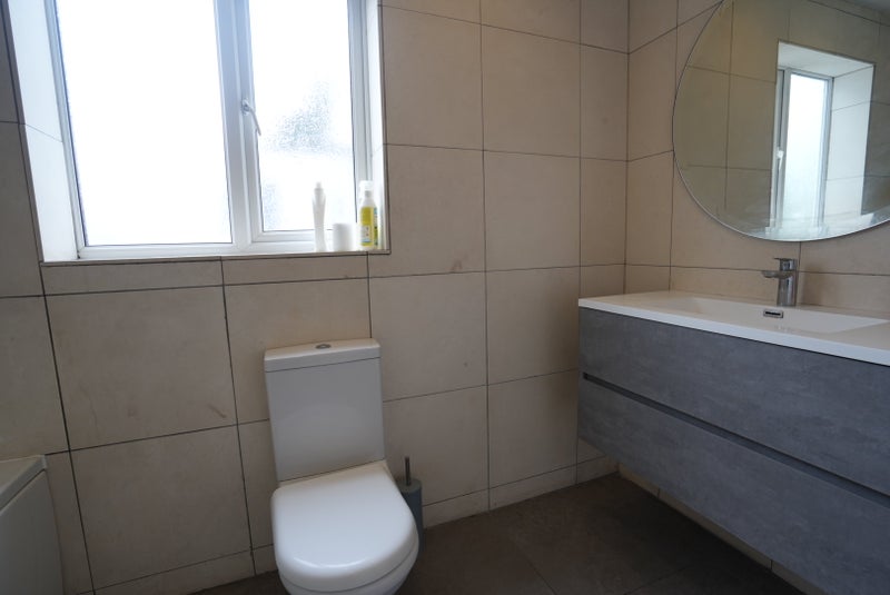 Room Fishponds Road in Bristol