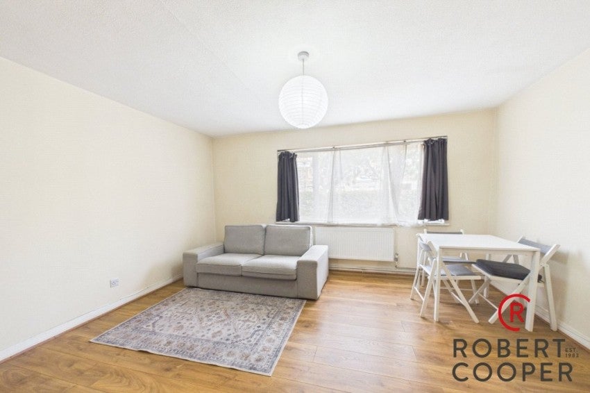 Flat Dollis Crescent in Greater London