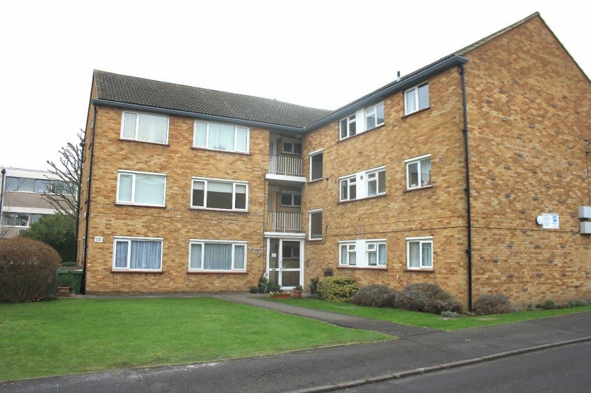 Flat Dollis Crescent in Greater London
