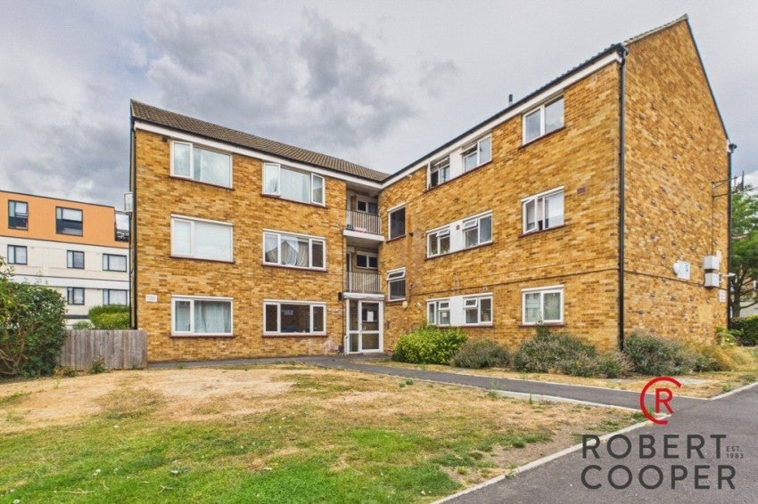 Flat Dollis Crescent in Greater London