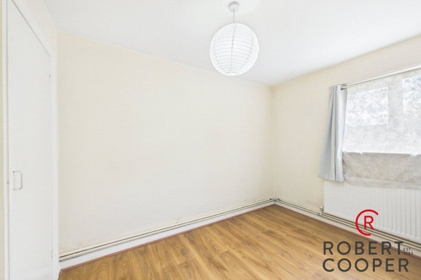 Flat Dollis Crescent in Greater London