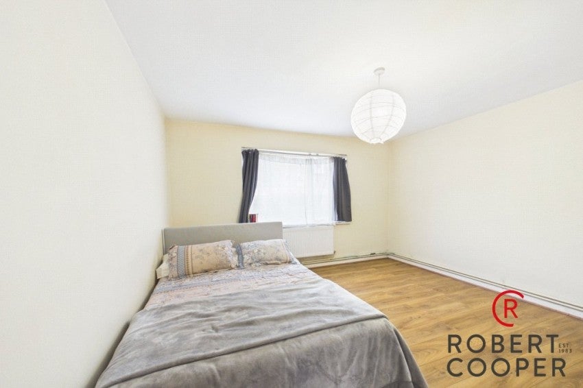 Flat Dollis Crescent in Greater London