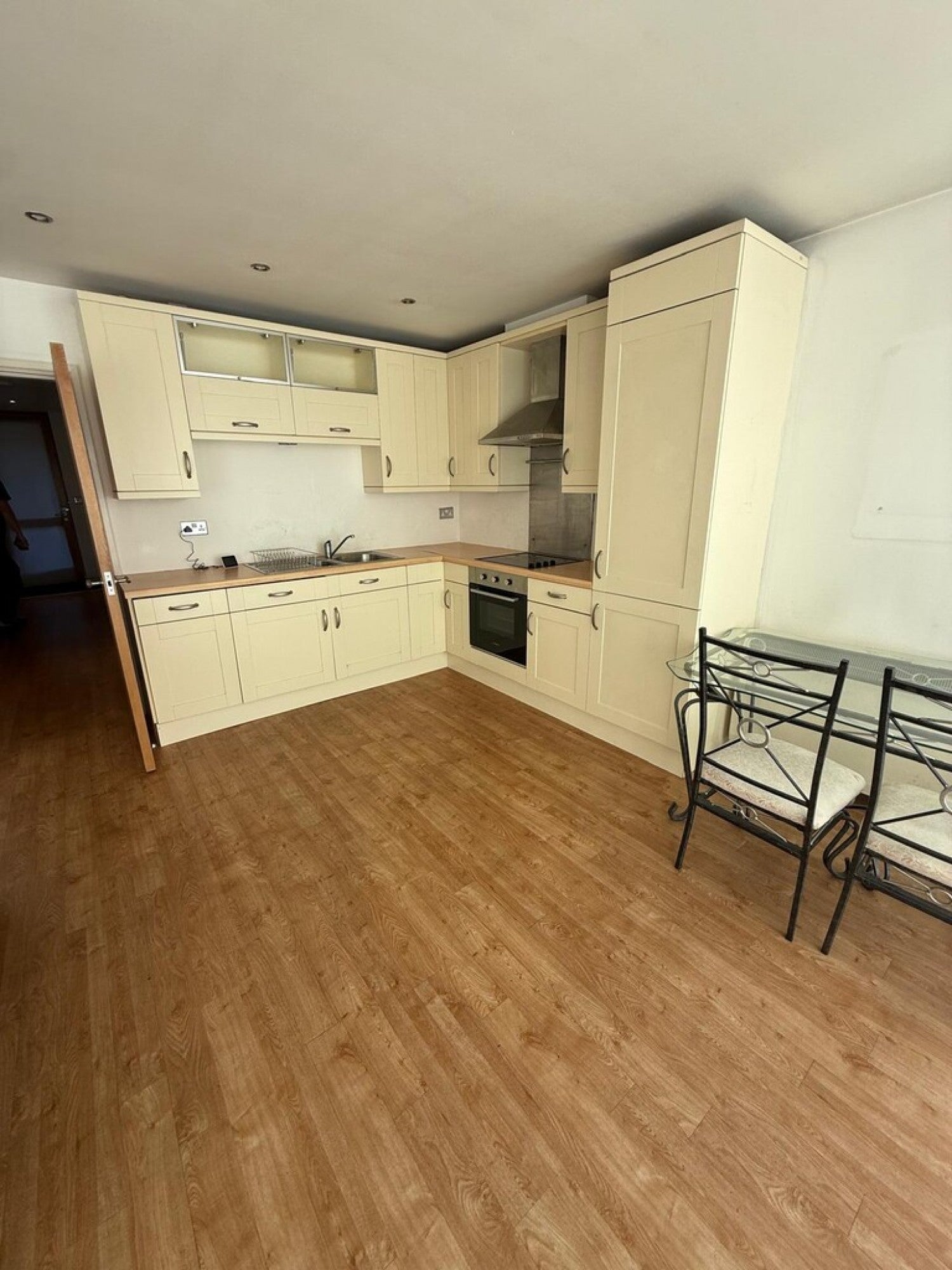 Flat Warwick Road in Manchester