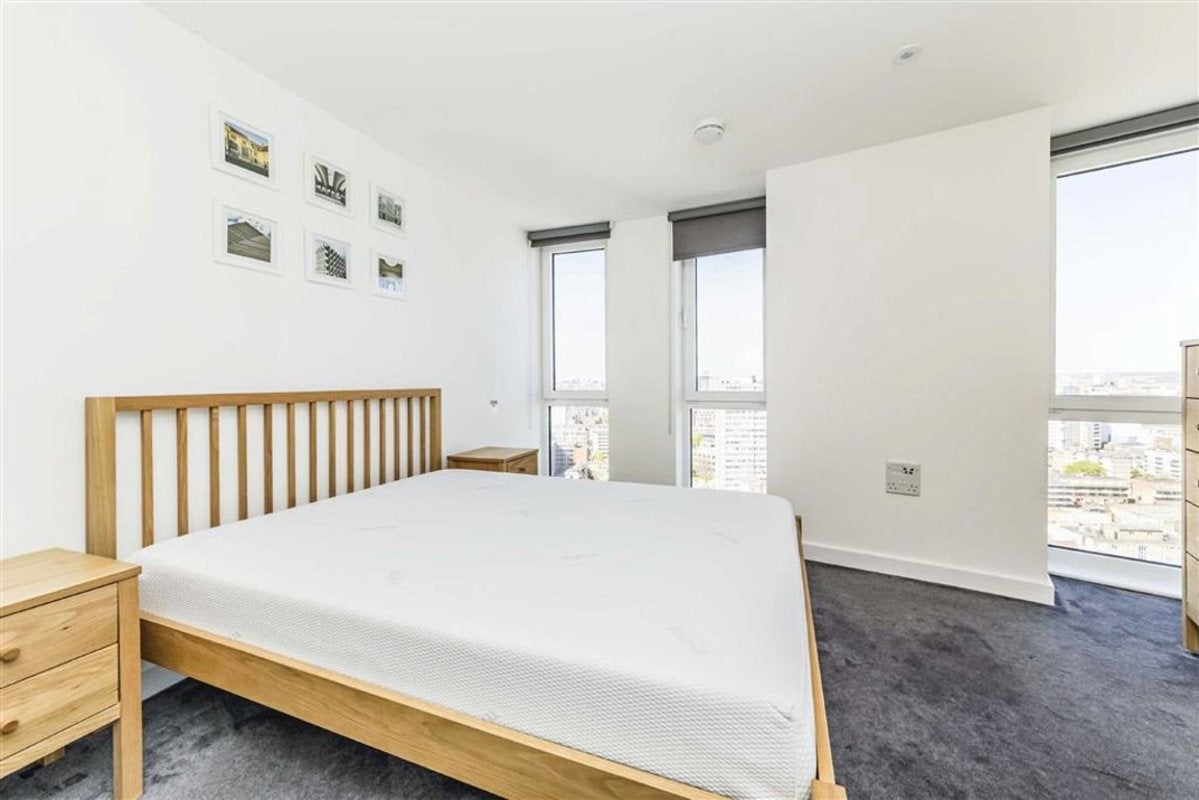 Flat Thoresby Street in Greater London