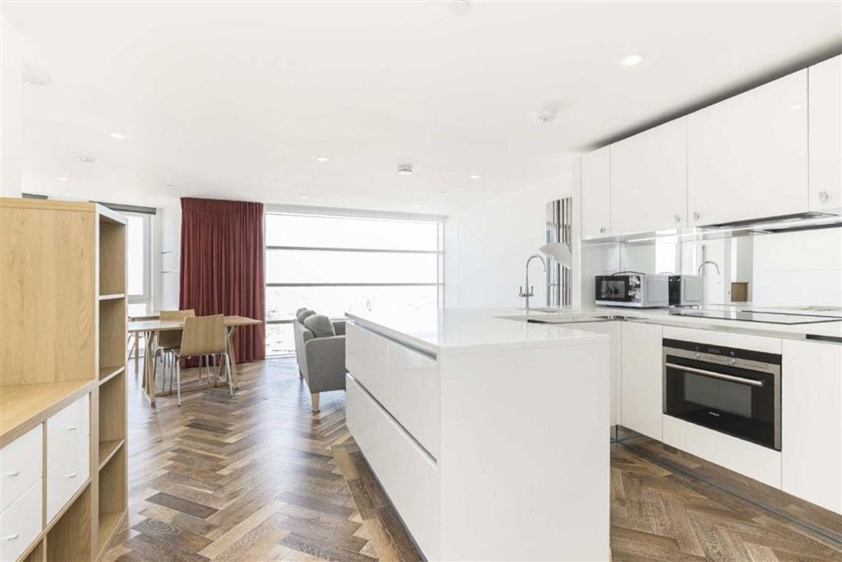 Flat Thoresby Street in Greater London