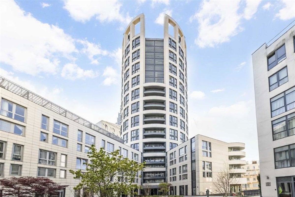 Flat Thoresby Street in Greater London