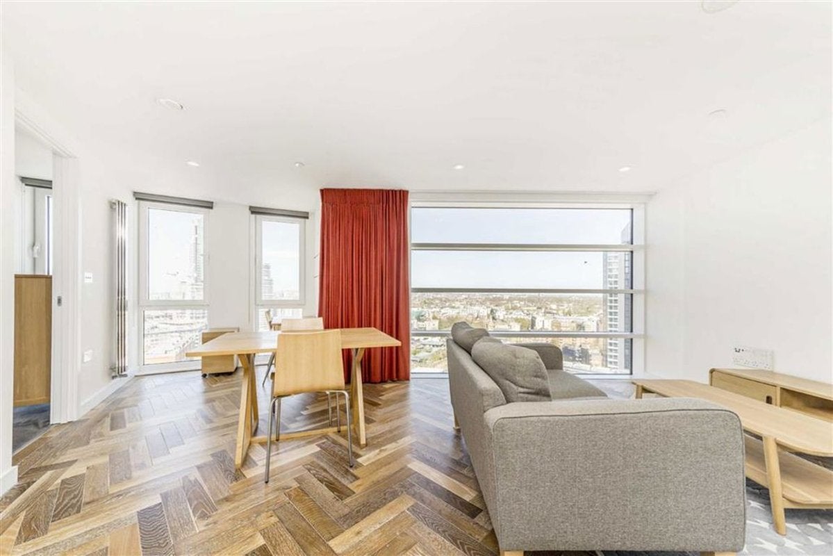 Flat Thoresby Street in Greater London