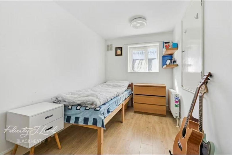 Room Cleanthus Road in Greater London