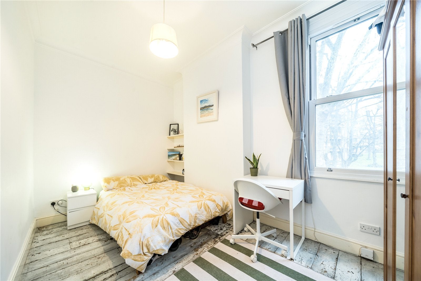 Flat Alderbrook Road in Greater London