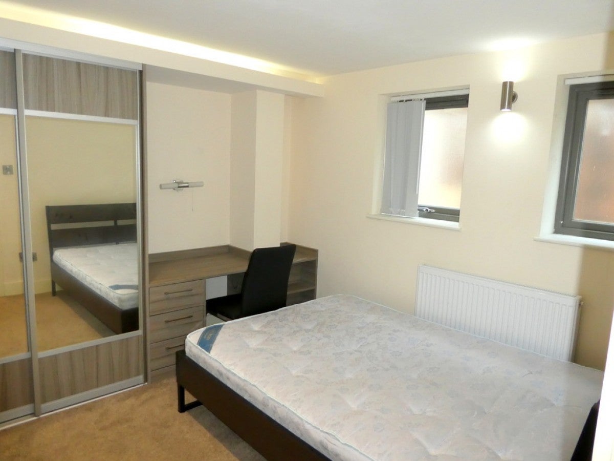 Flat Park Crescent in Manchester