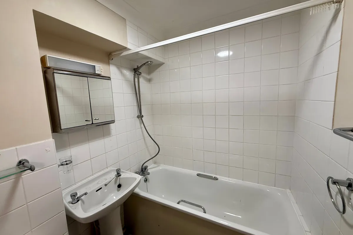Flat Hazelgrove Road in Mid Sussex