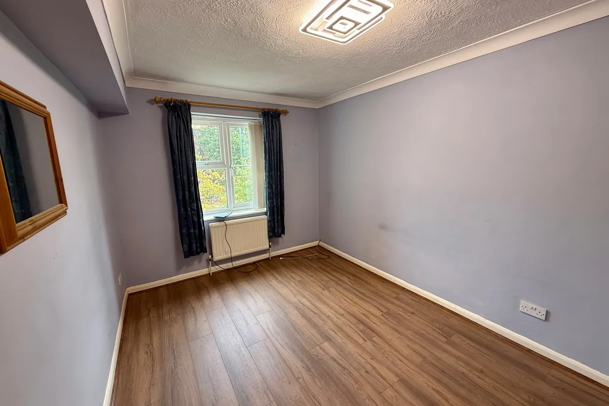 Flat Hazelgrove Road in Mid Sussex
