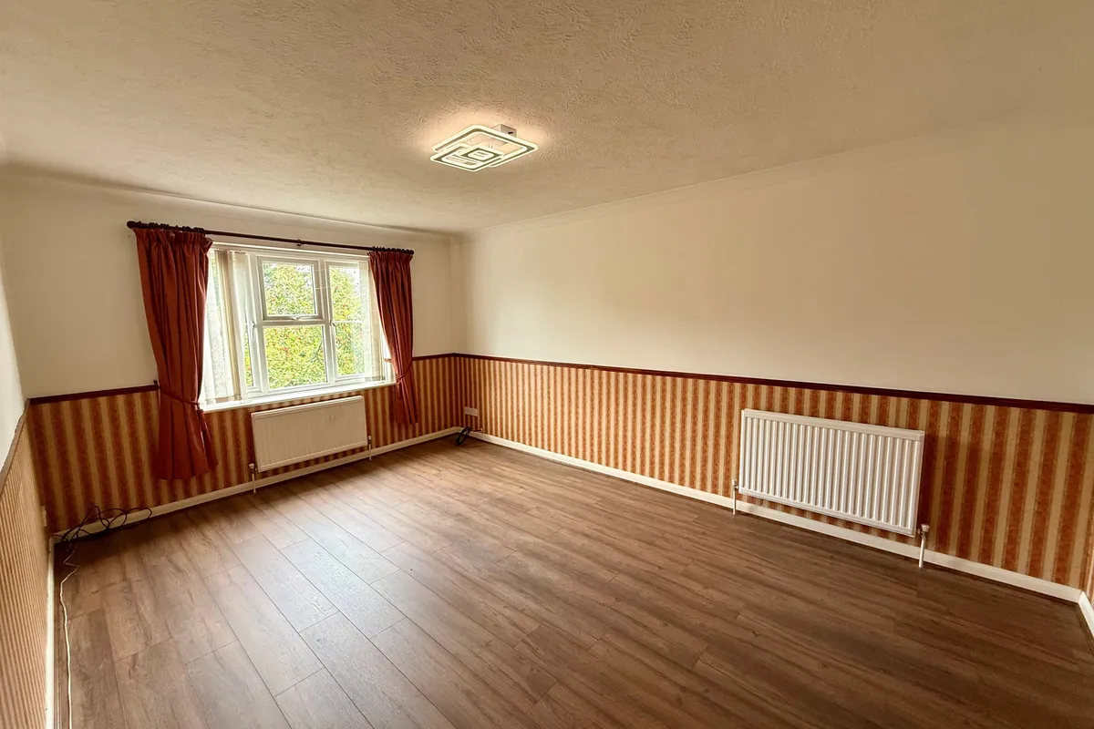 Flat Hazelgrove Road in Mid Sussex