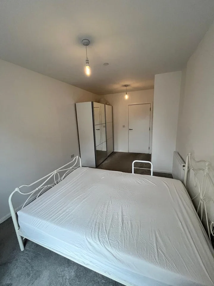 Room High Street in Greater London
