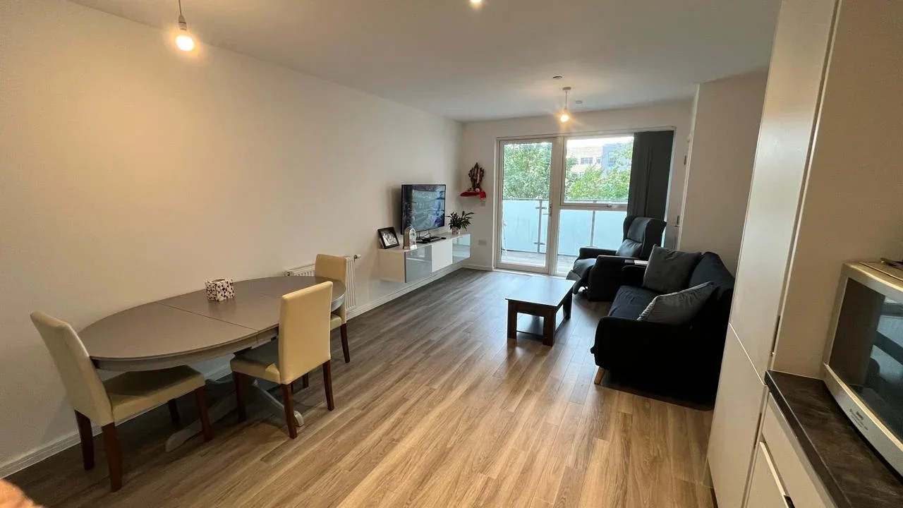 Room High Street in Greater London