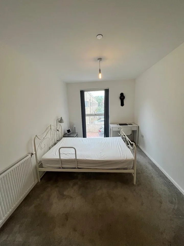 Room High Street in Greater London