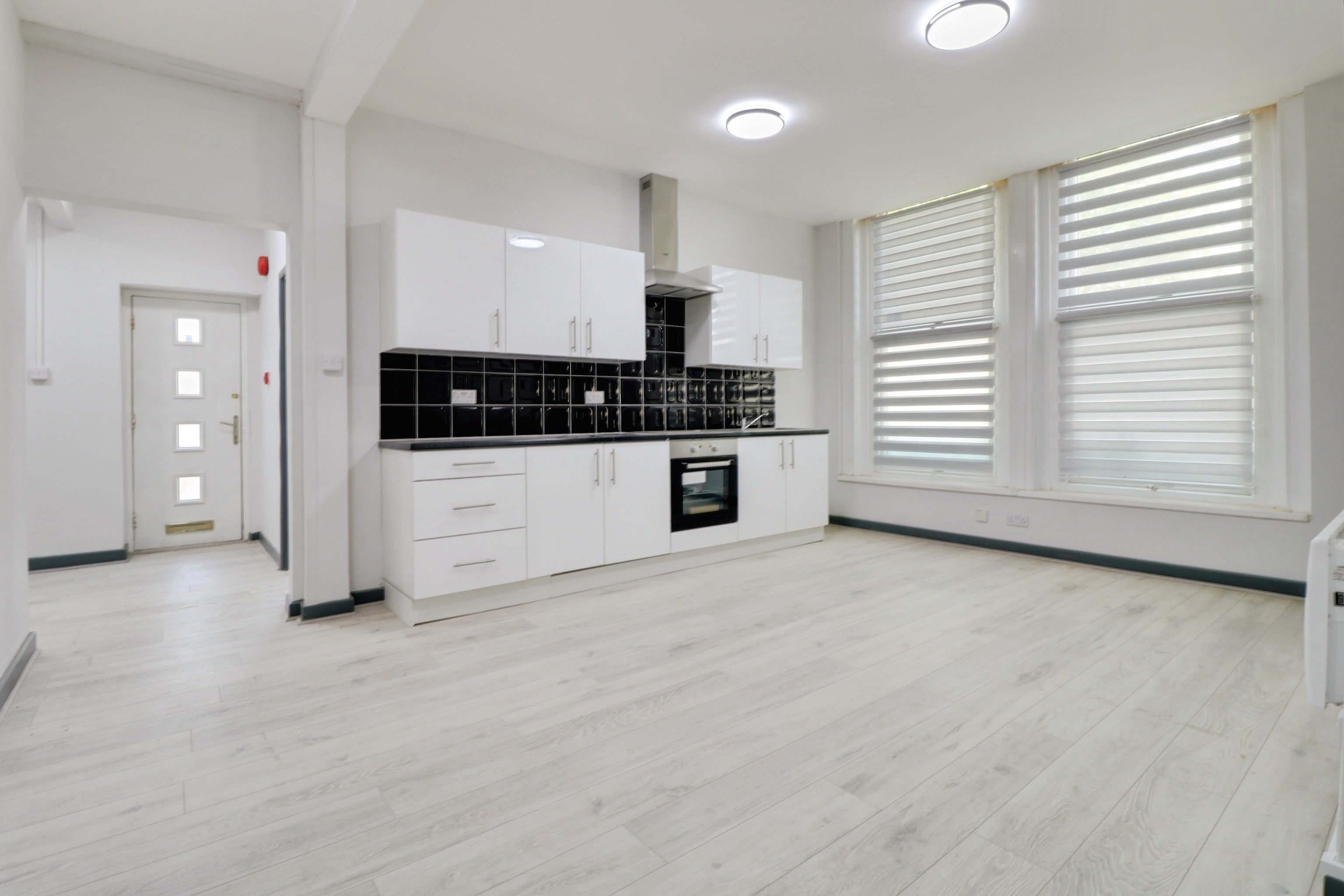 Flat Fowler Close in Southend-on-Sea