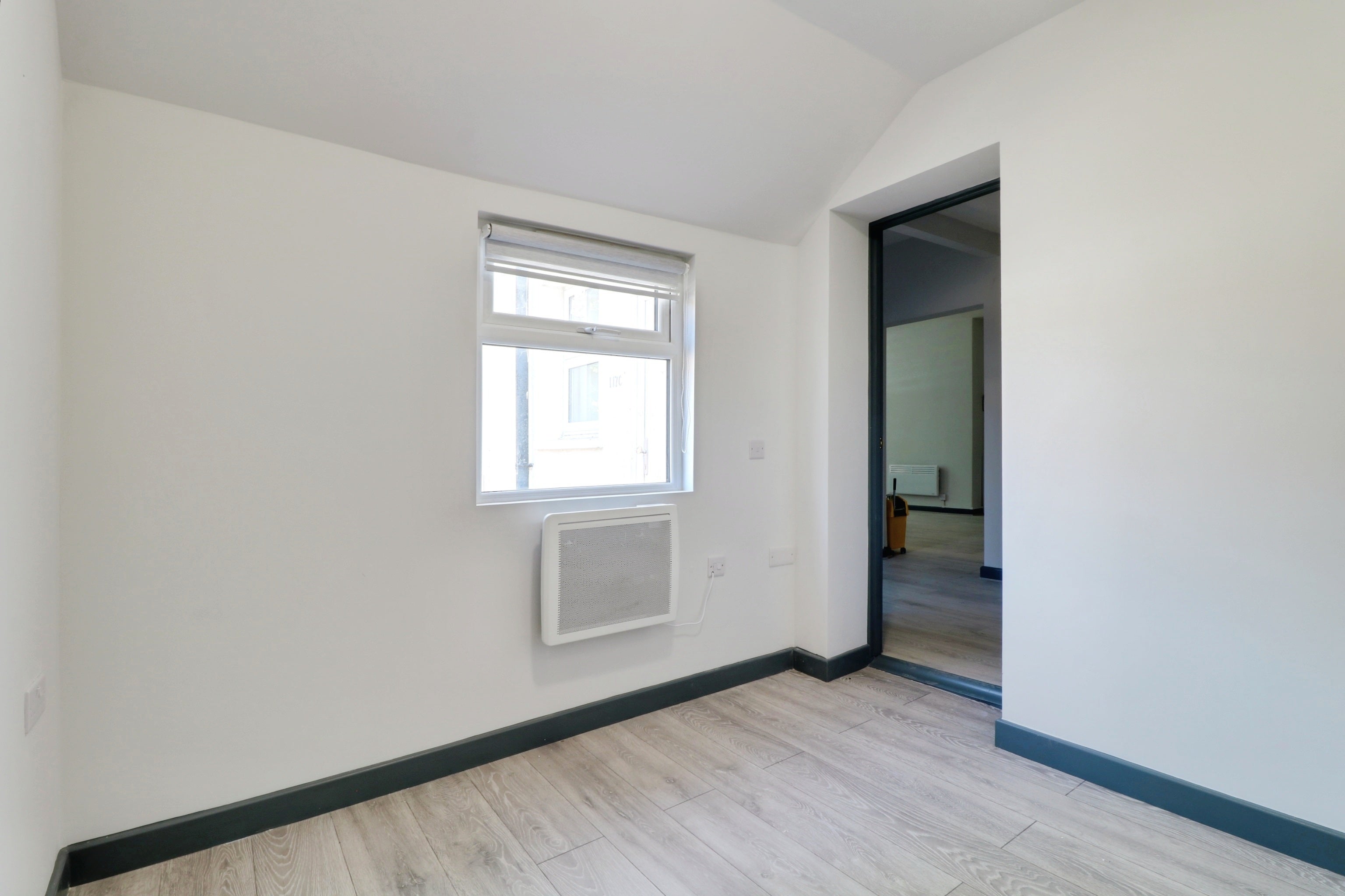 Flat Fowler Close in Southend-on-Sea