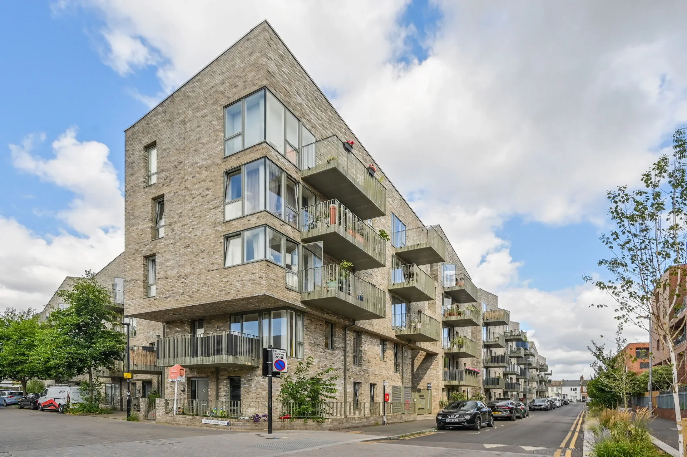 Flat Sutherland Road in Greater London