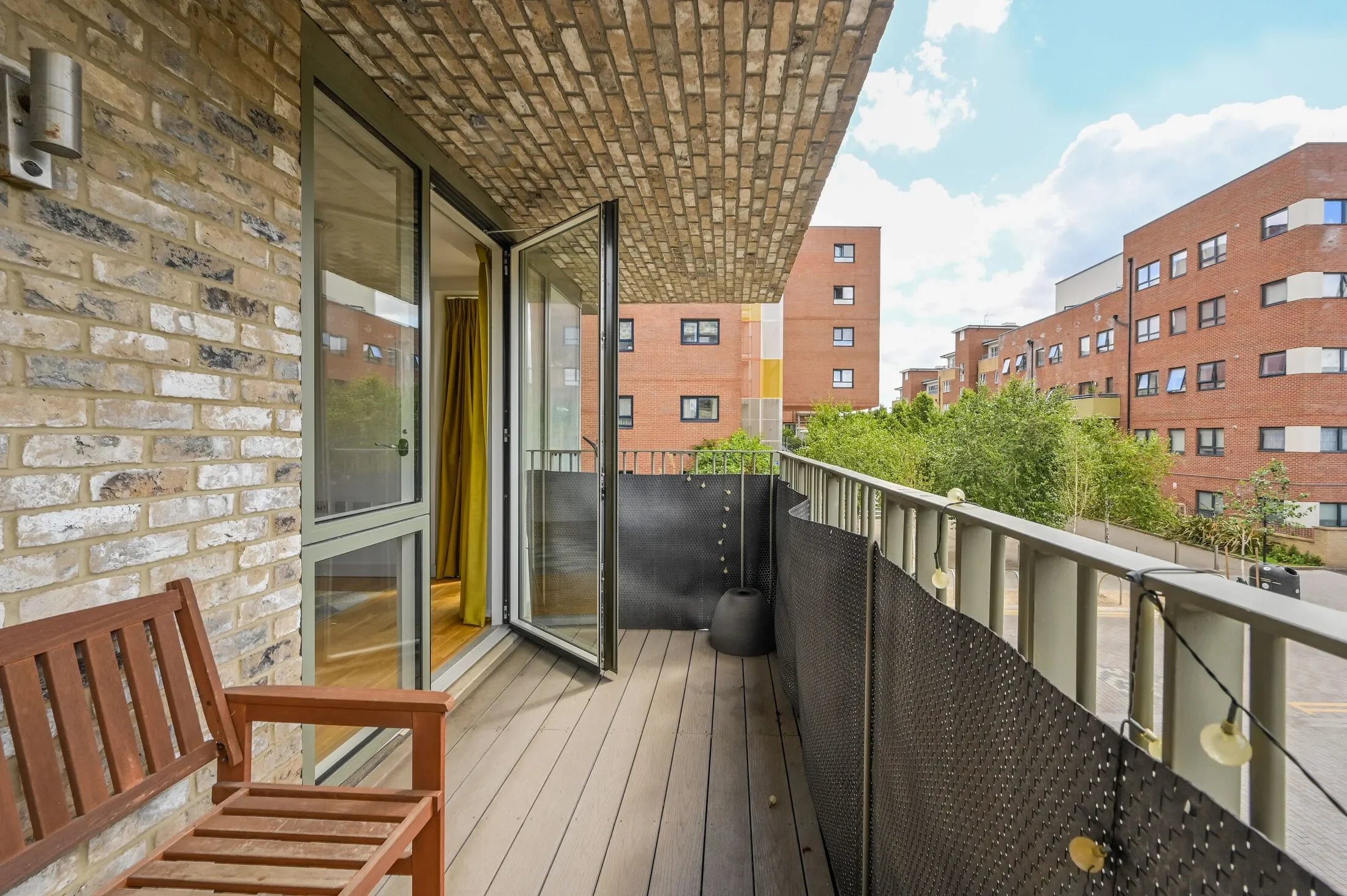 Flat Sutherland Road in Greater London