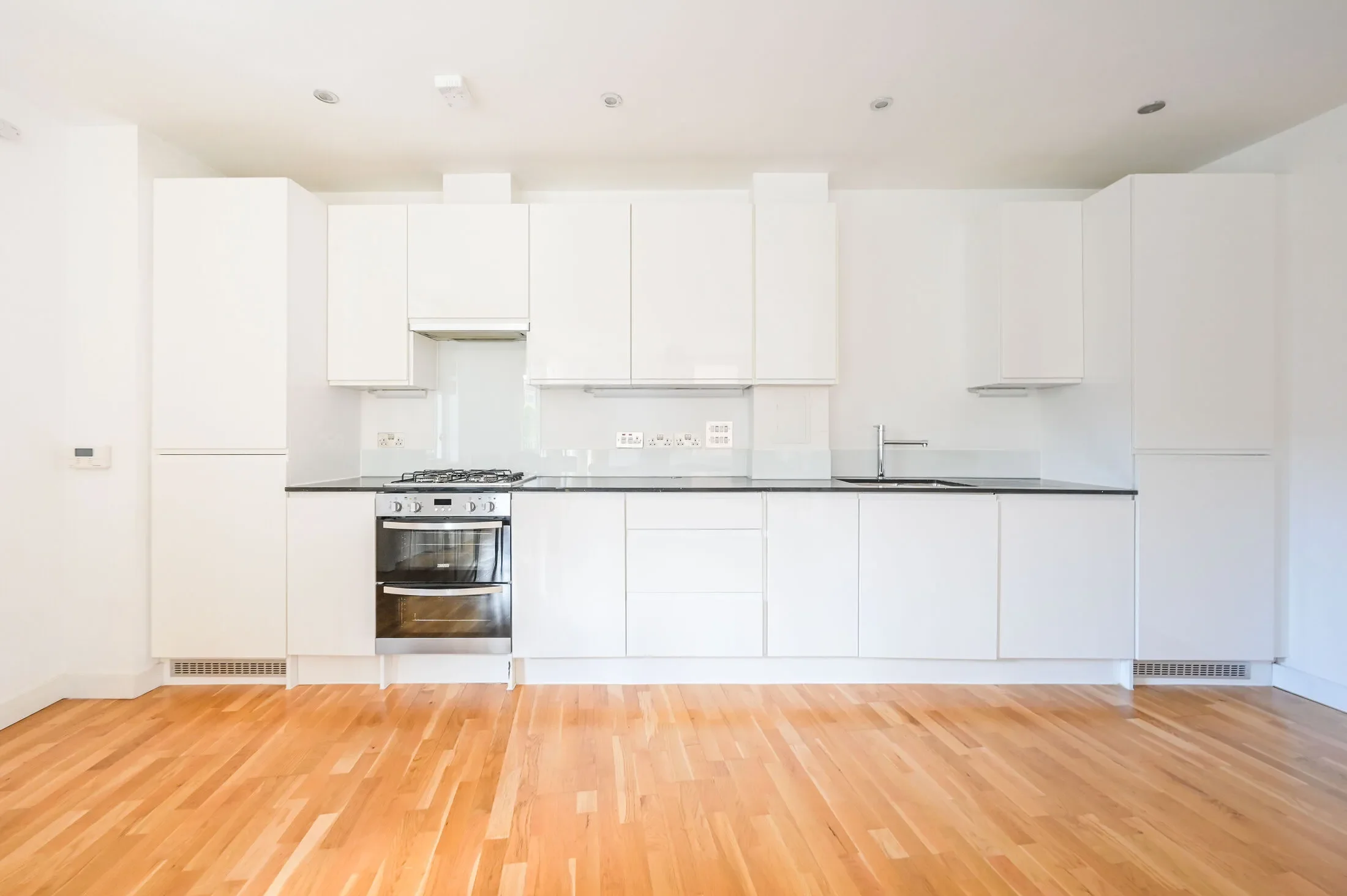 Flat Sutherland Road in Greater London