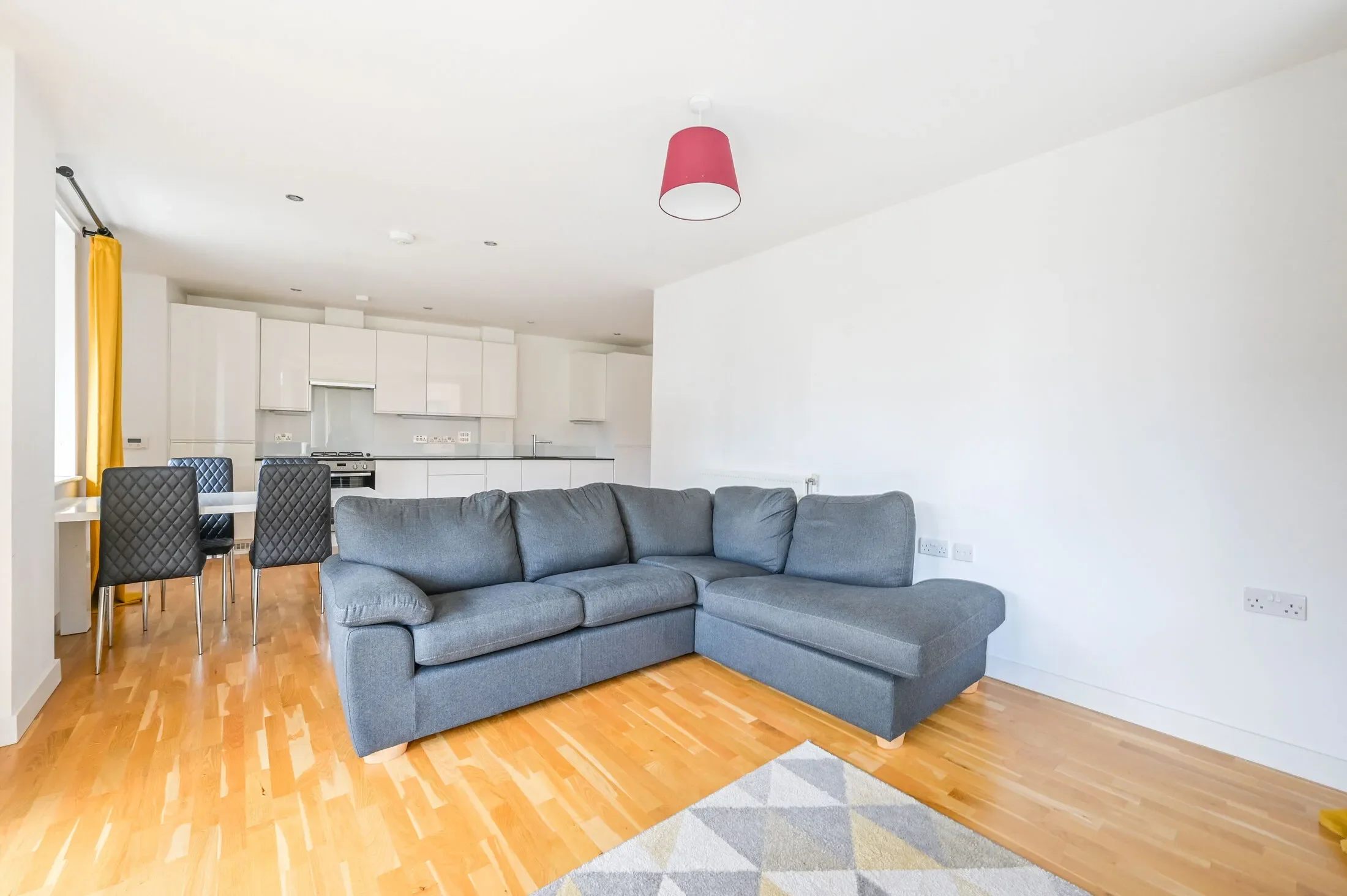 Flat Sutherland Road in Greater London