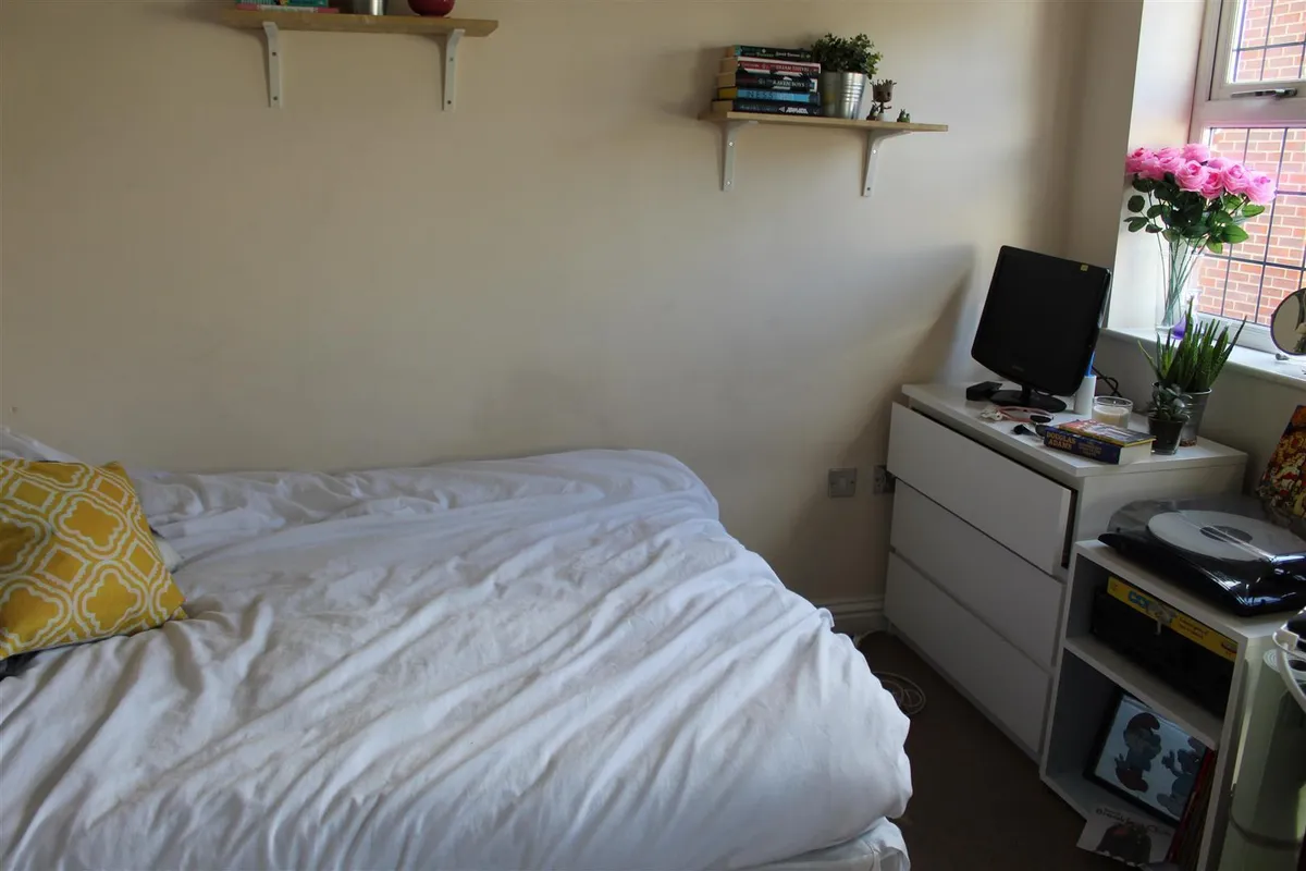 Room Lyon Street in Southampton