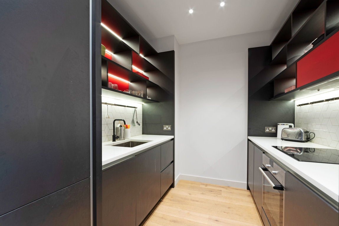 Flat Botanic Square in Greater London
