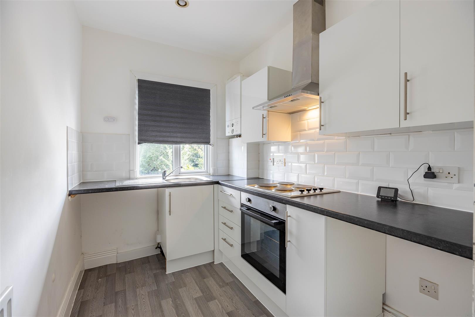 Flat Kingswood Chase in Southend-on-Sea