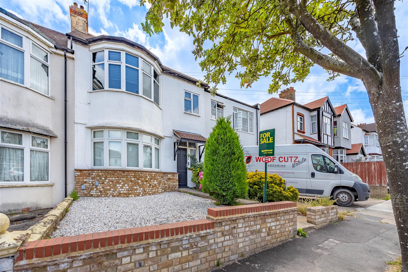 Flat Kingswood Chase in Southend-on-Sea