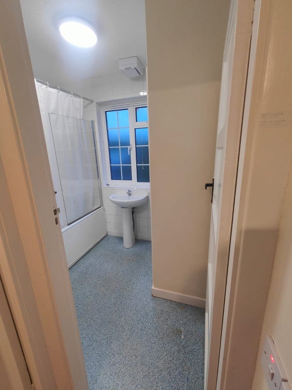Room Upton Lane in Greater London