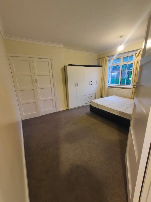 Room Upton Lane in Greater London