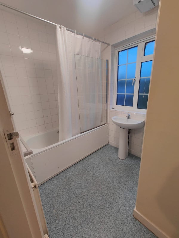 Room Upton Lane in Greater London