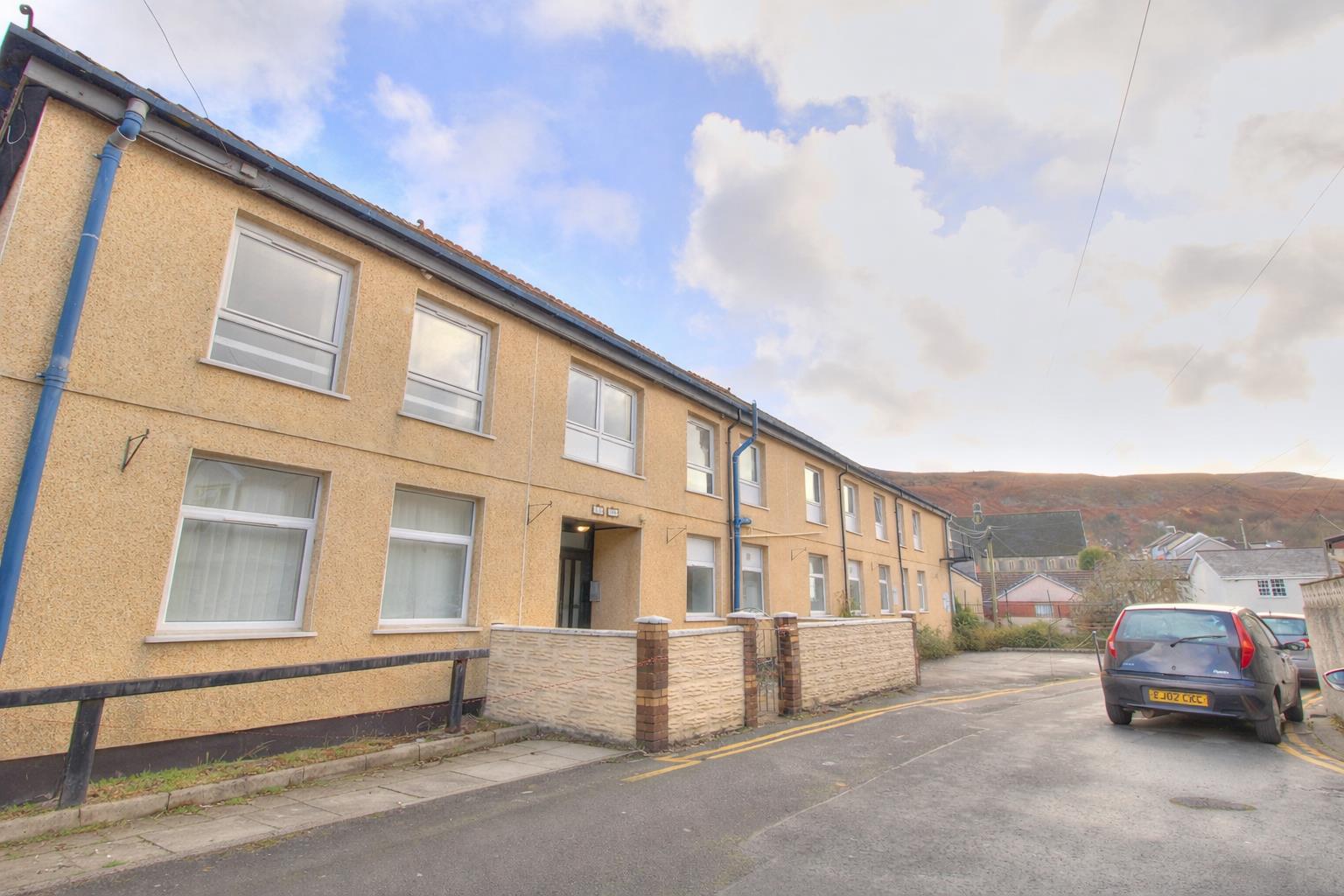 Flat Office Street in Porth