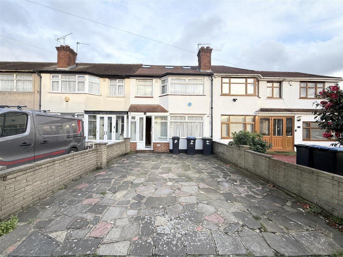 House Cambourne Avenue in Greater London