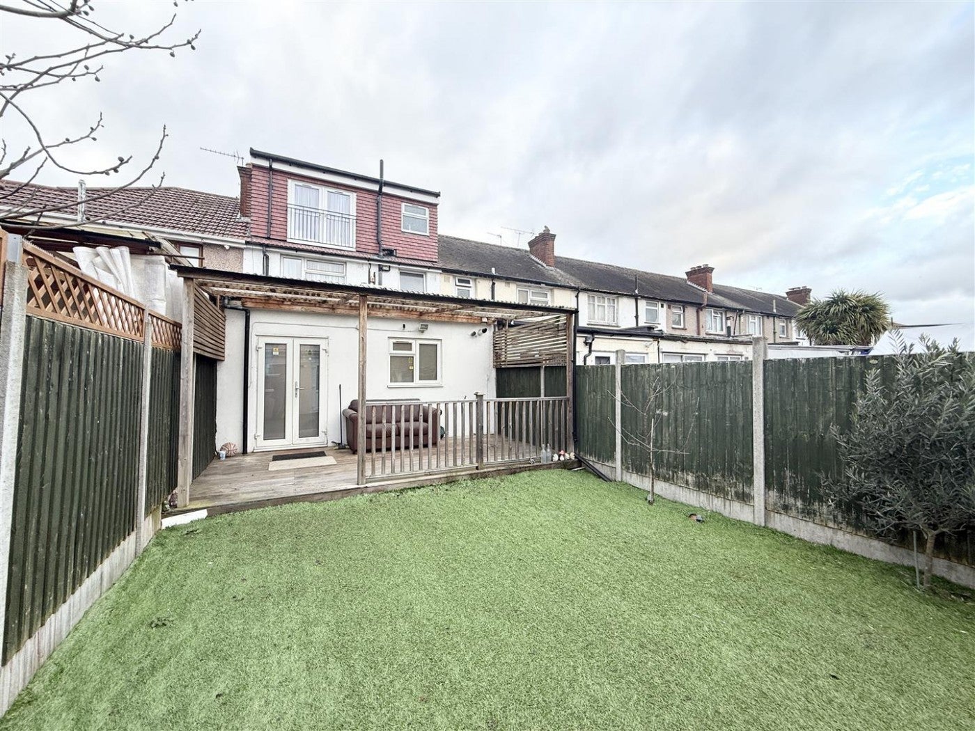 House Cambourne Avenue in Greater London
