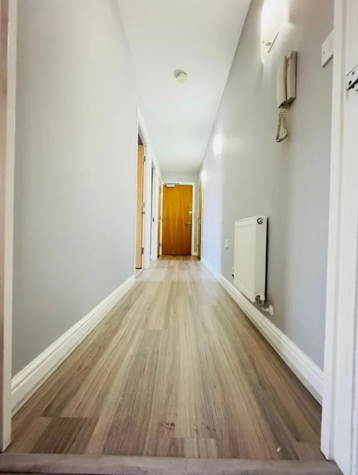 Room High Road in Greater London