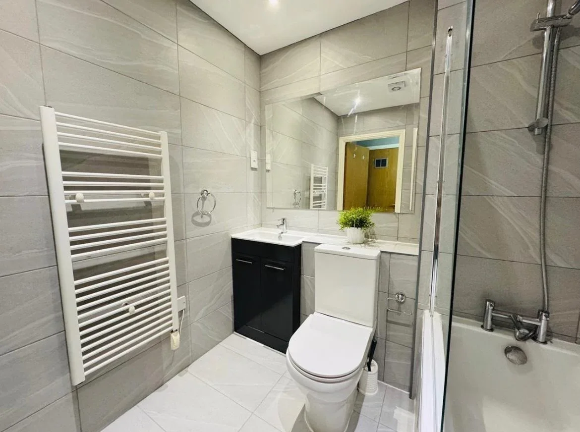 Room High Road in Greater London