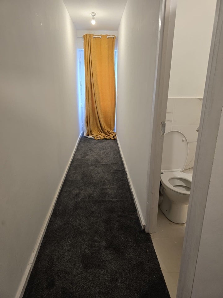 Room Blueberry Avenue in Manchester