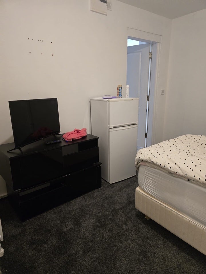 Room Blueberry Avenue in Manchester