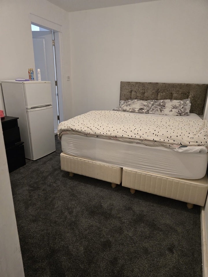 Room Blueberry Avenue in Manchester