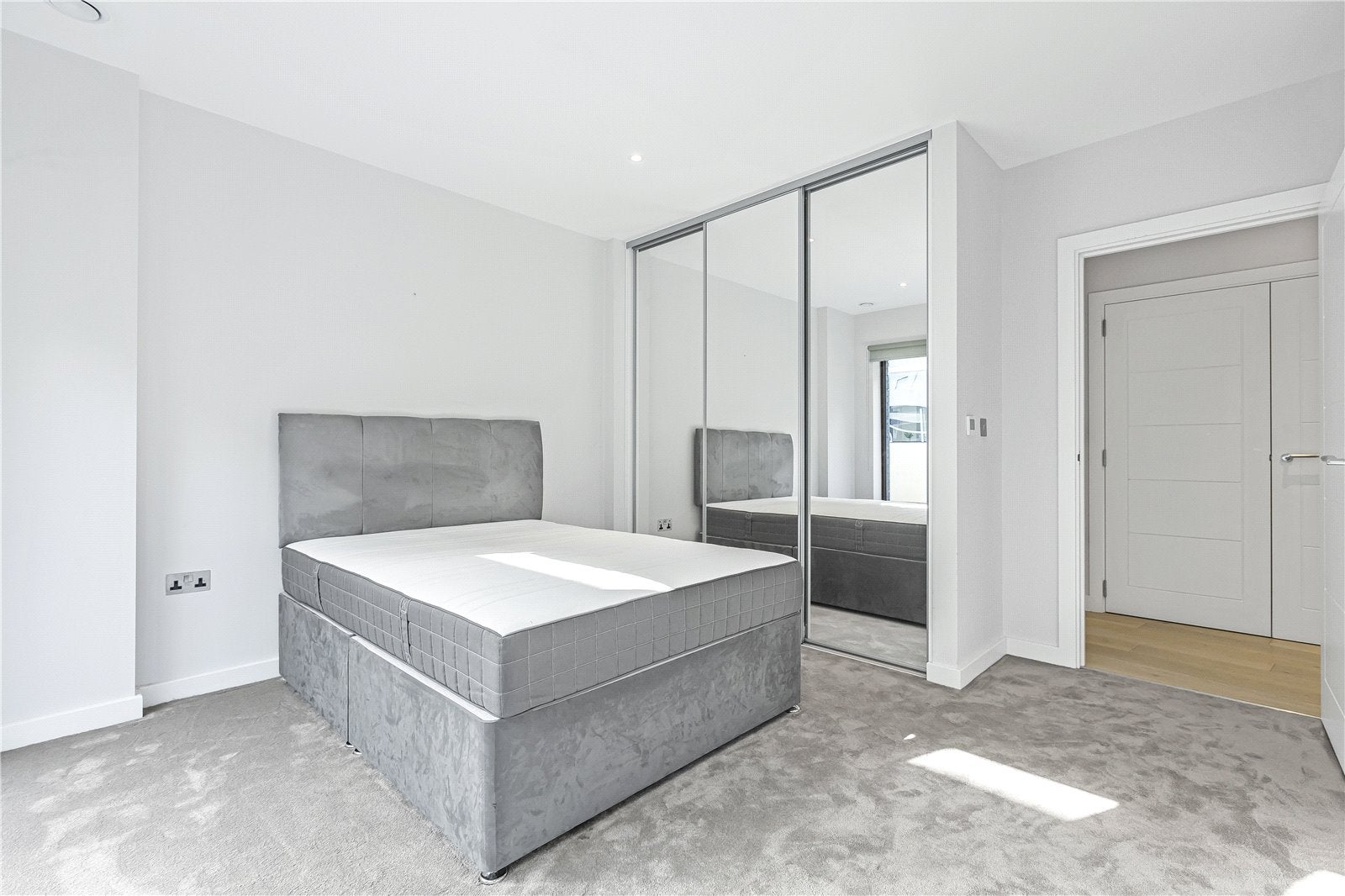 Flat Ufford Street in Greater London